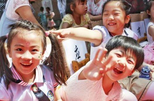 娱乐吃瓜酱送孩子上学